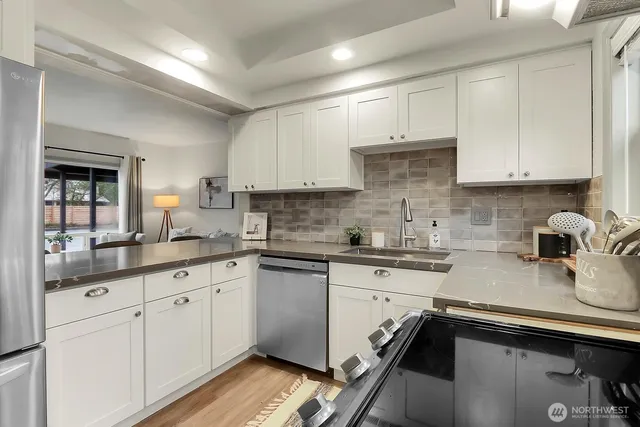 1021 Walnut St, brand new white shaker kitchen with quartz counters
