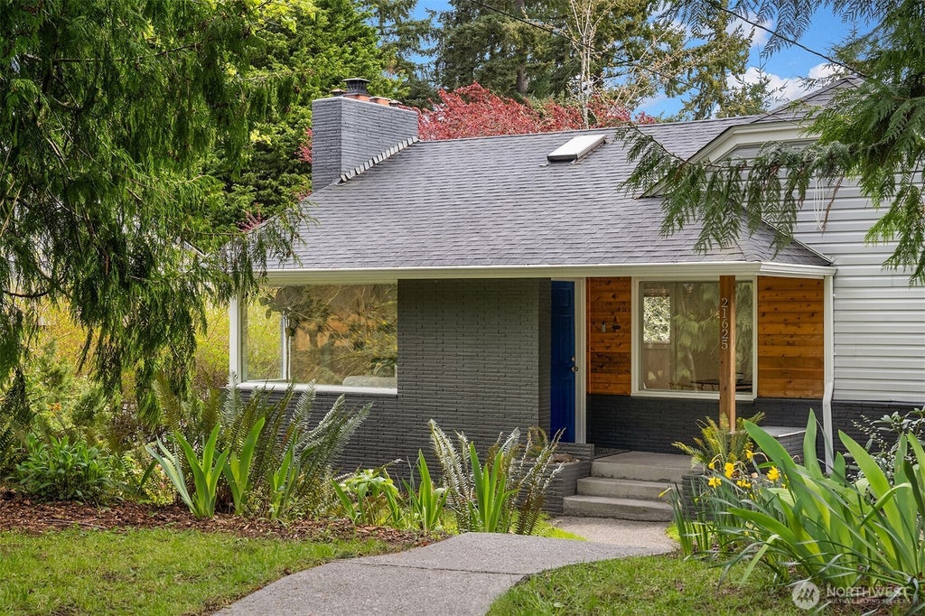 21625 92nd Ave W exterior, beautifully updated 1942 home